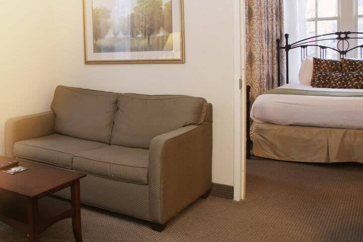 Room 9 of 35
